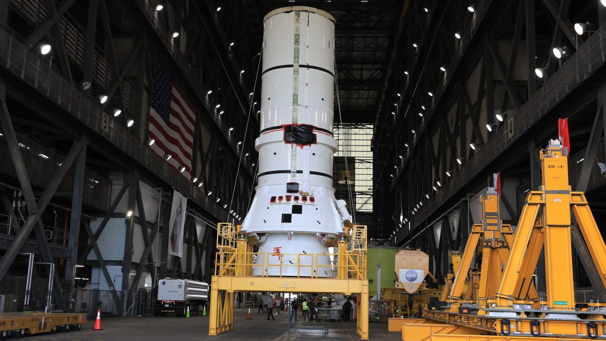 NASA Stacks Rocket for 2027 Moon Mission Practice Run