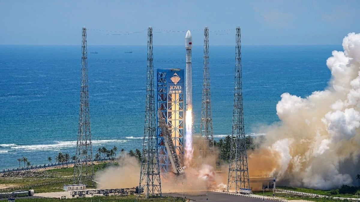 China Launches 2 Rockets Days After Explosion - Image 2