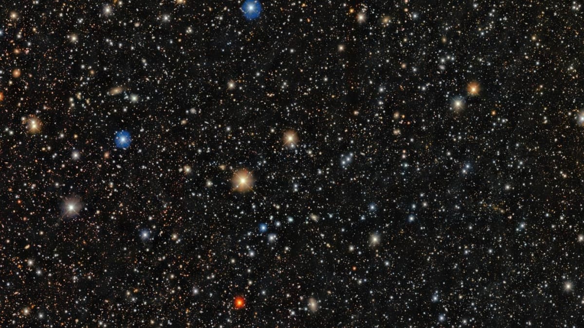 Glistening field of ancient stars inside dwarf galaxy Pictor II captured by telescope