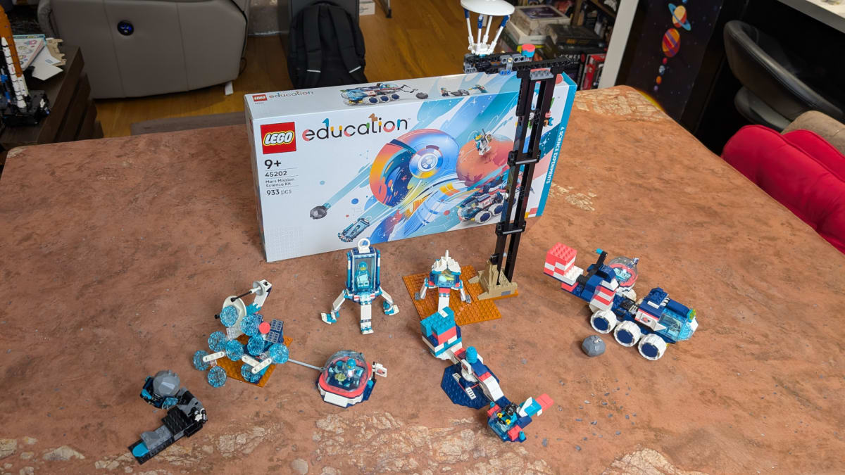 Lego's New Science Kits Turn Kids Into Space Engineers - Image 3