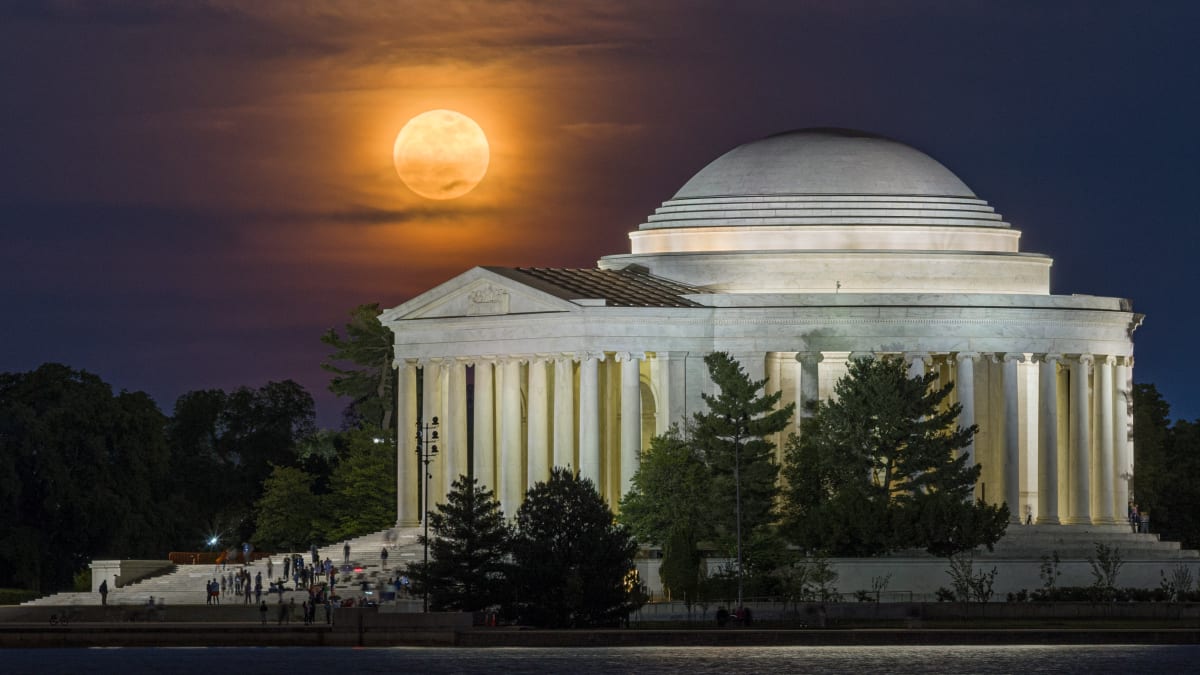 May's Flower Moon Dazzles Skywatchers Worldwide - Image 2