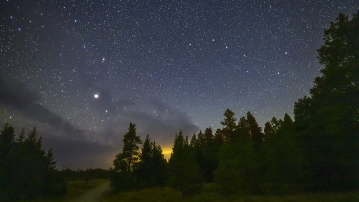 Giant Spring Diamond Lights Up Night Sky in May - Image 4