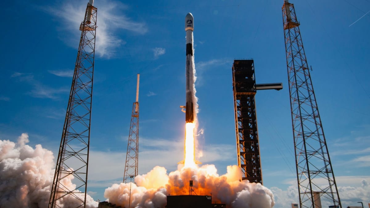 SpaceX Hits 700 Falcon Launches, Completes Satellite Network