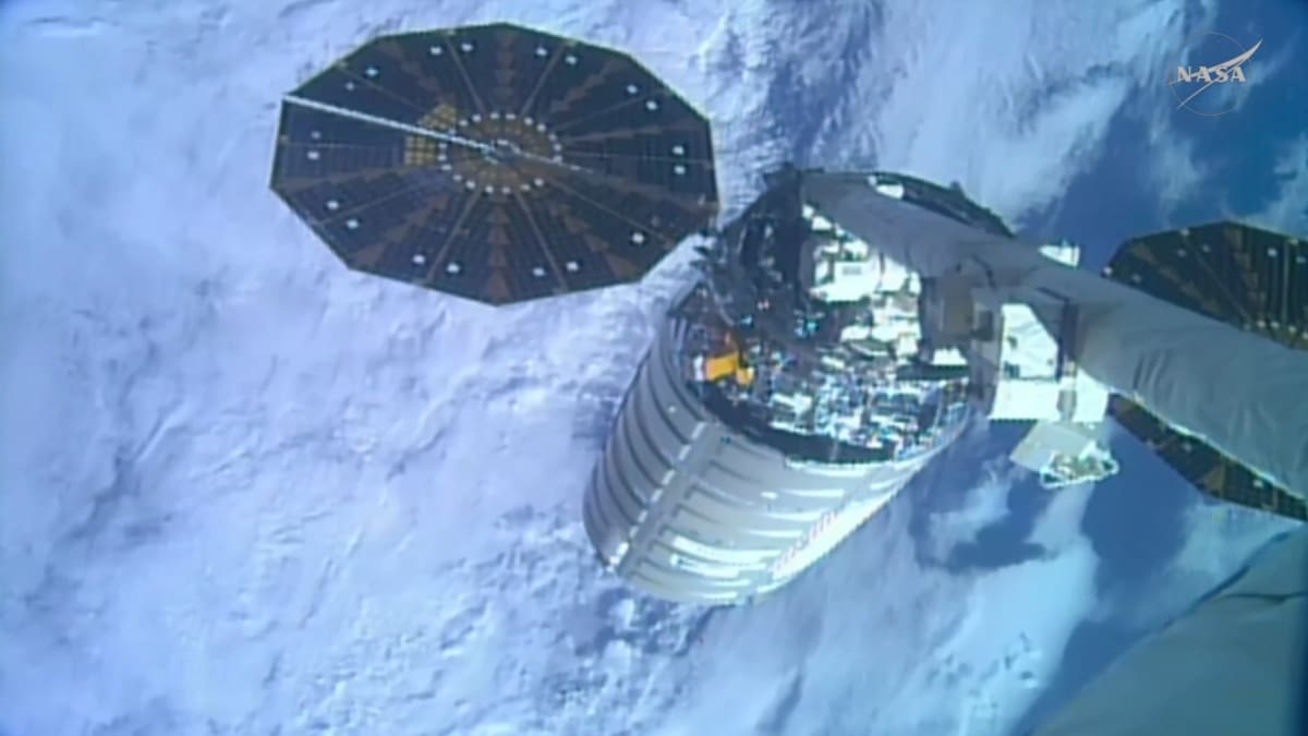 ISS Cargo Ship Carries 11,000 Pounds of Supplies Then Trash - Image 2