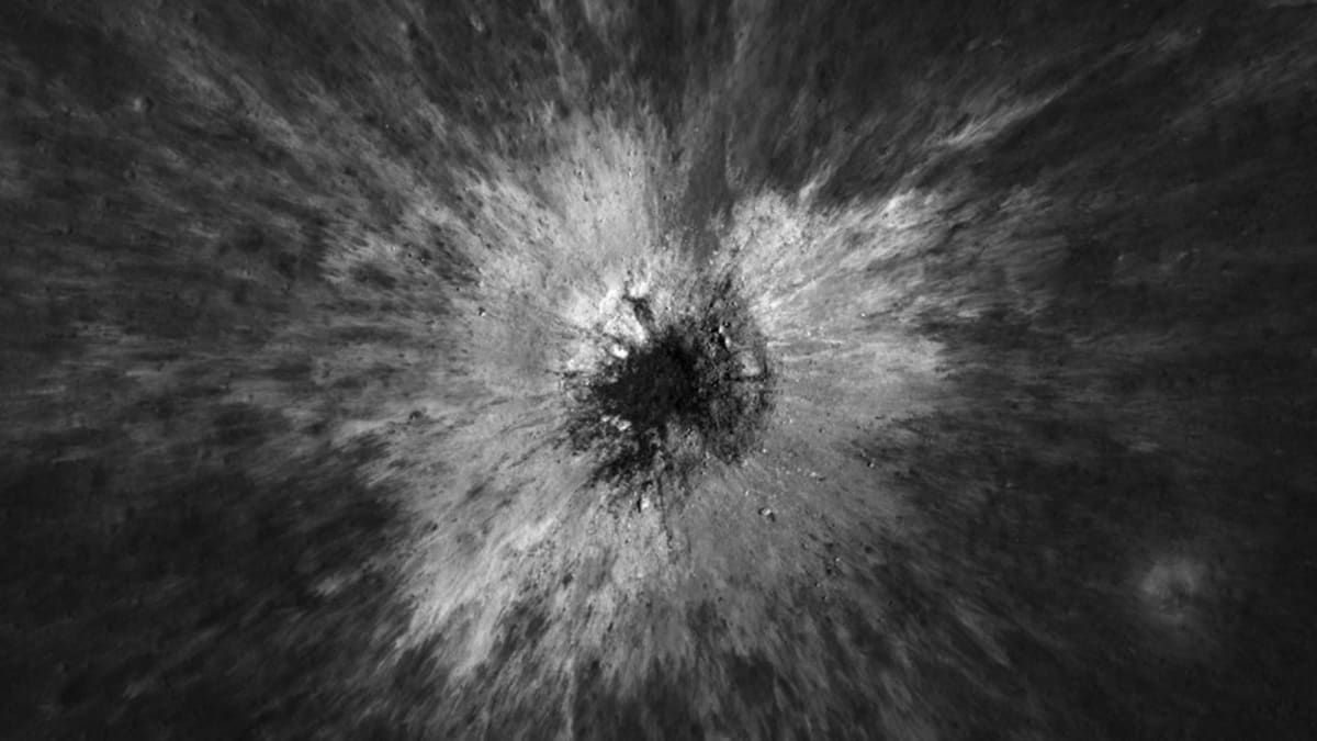 NASA Finds Largest New Moon Crater in 100 Years - Image 3