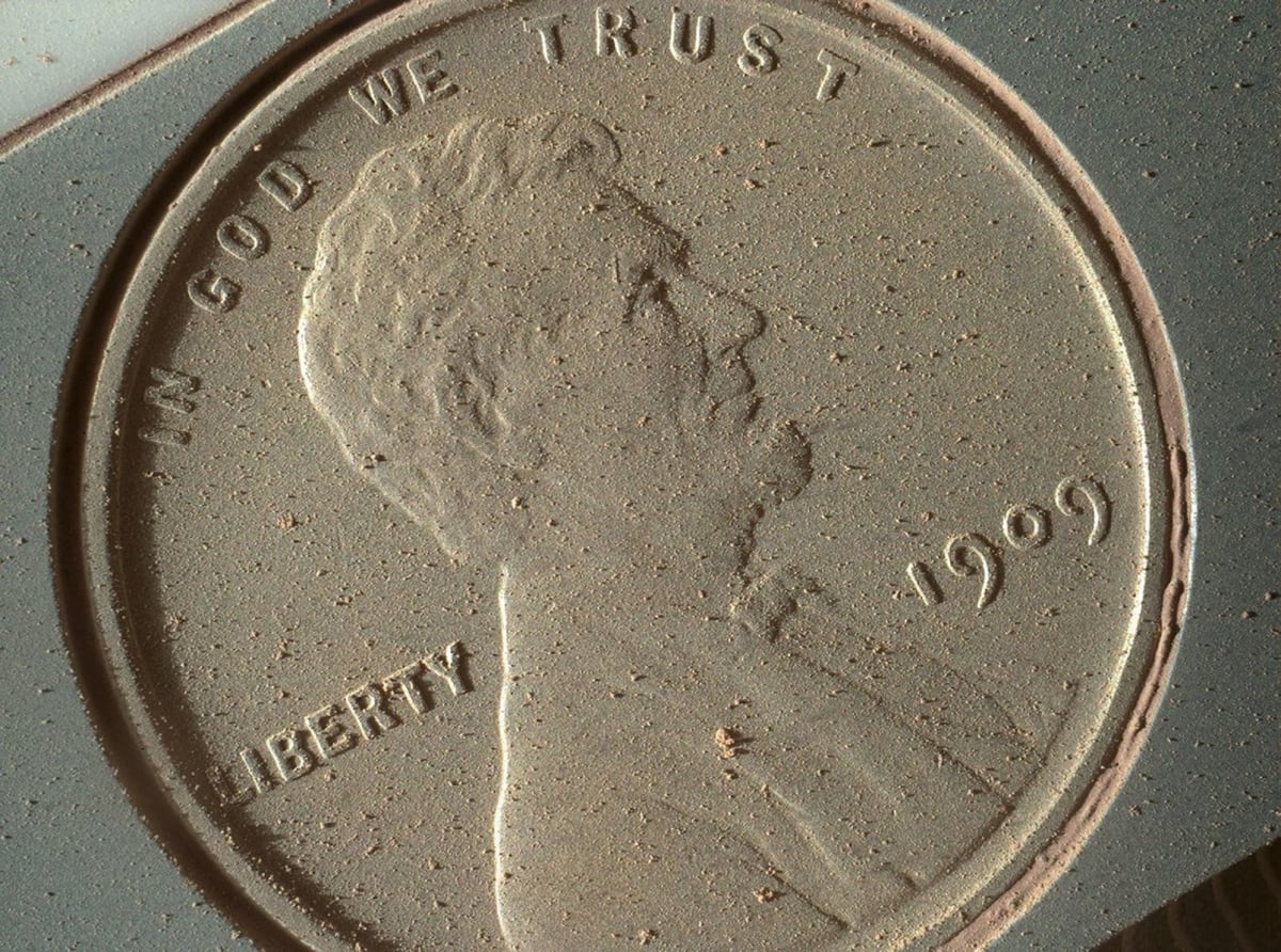 NASA's Curiosity Rover Carries 1909 Penny on Mars - Image 2