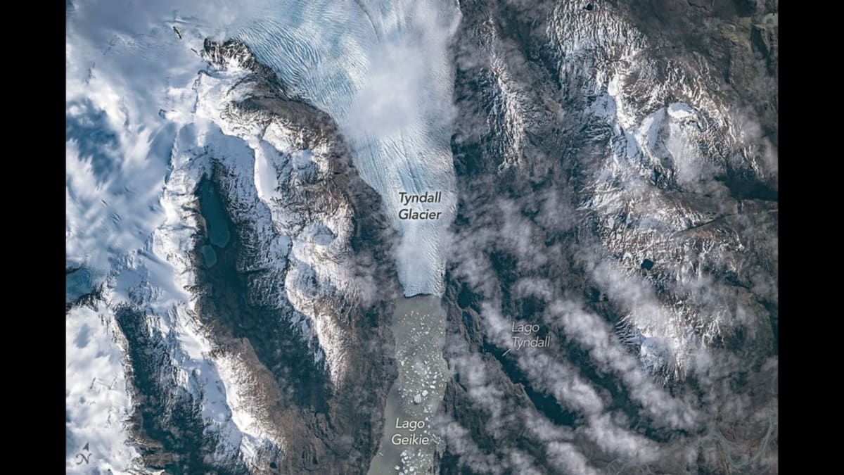 Space Station Captures Glacier Revealing Dinosaur Fossils - Image 2