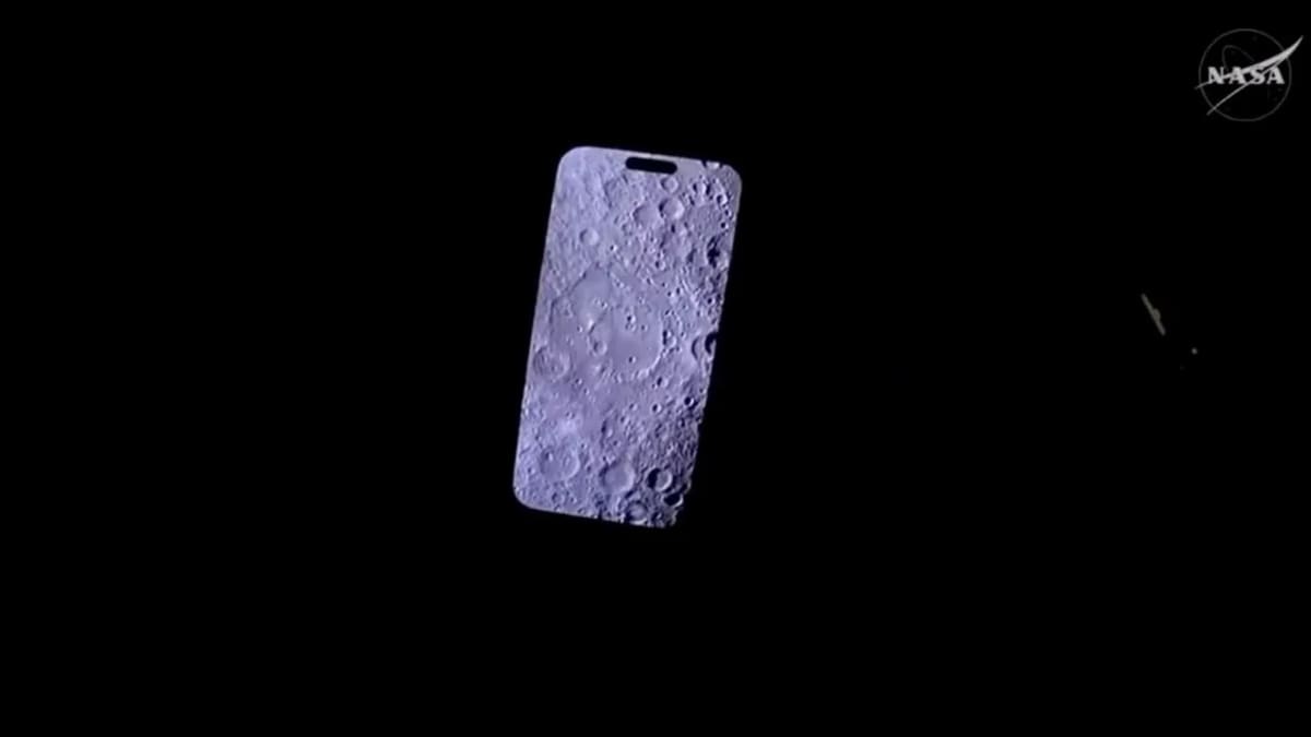 Artemis 2 Crew Captures Moon History on iPhone 17s - Image 2