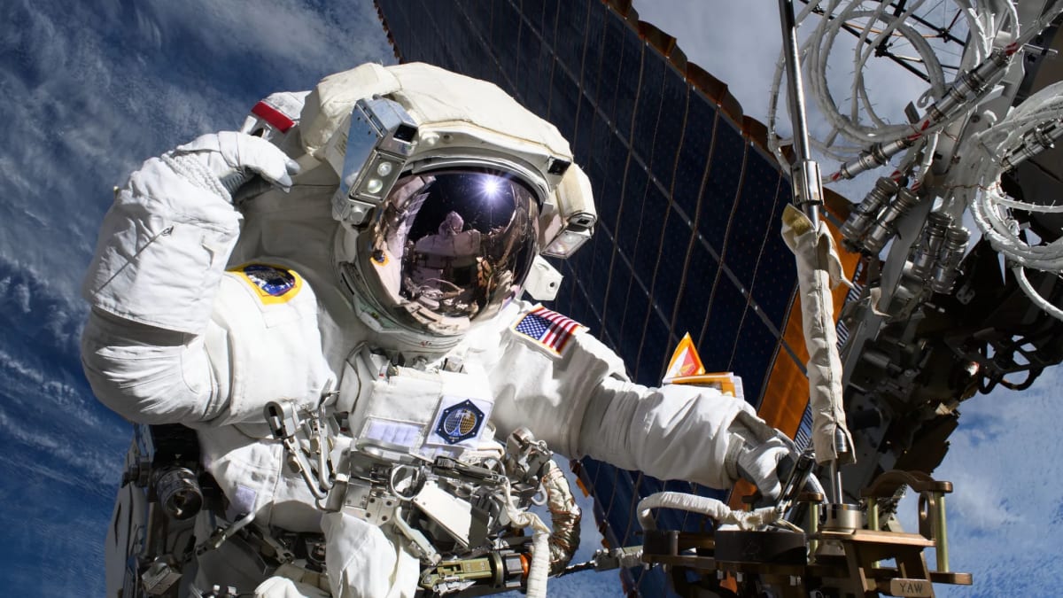 NASA Astronauts Complete Spacewalk After ISS Medical Delay - Image 3