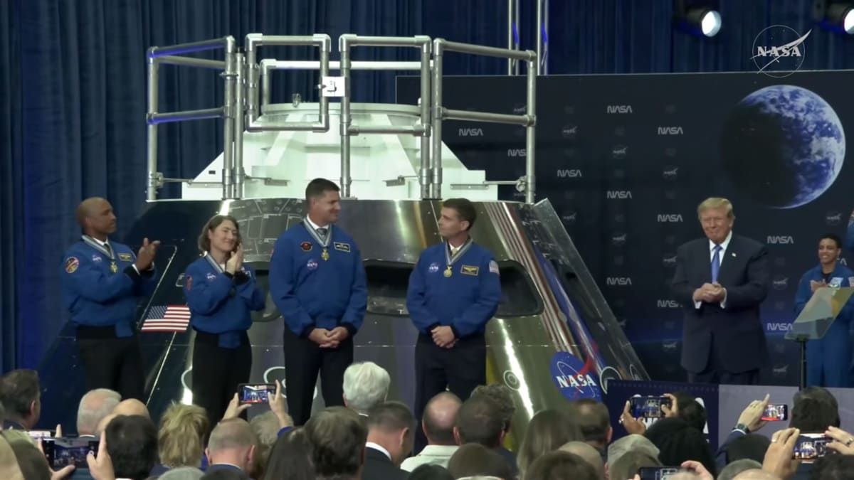 Artemis II Astronauts Receive Highest Space Honor - Image 2