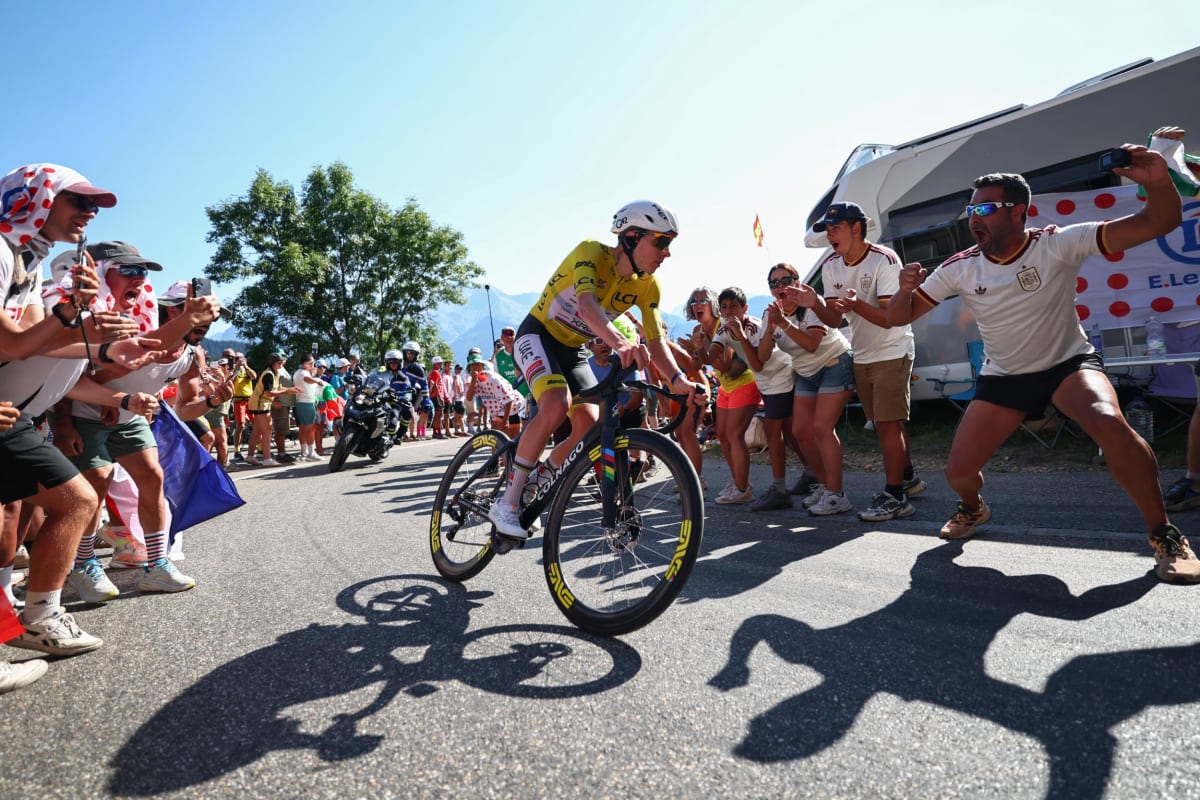 Cyclist Smashes 30-Year Climbing Record at Tour de France - Image 2