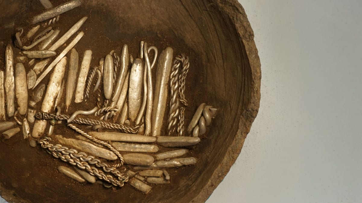 Denmark Homeowner Finds 40 Pounds of Viking Silver - Image 5