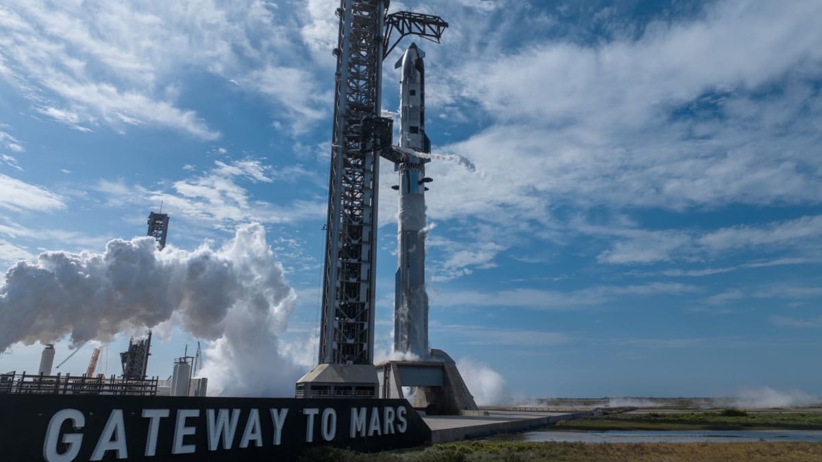 SpaceX's Largest Rocket Returns After 7-Month Break - Image 2