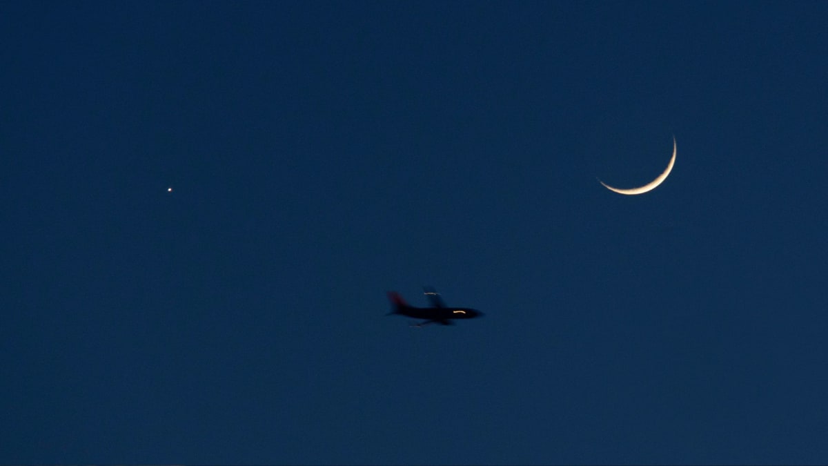 Moon and Venus Dazzle Skywatchers Worldwide This Week - Image 5
