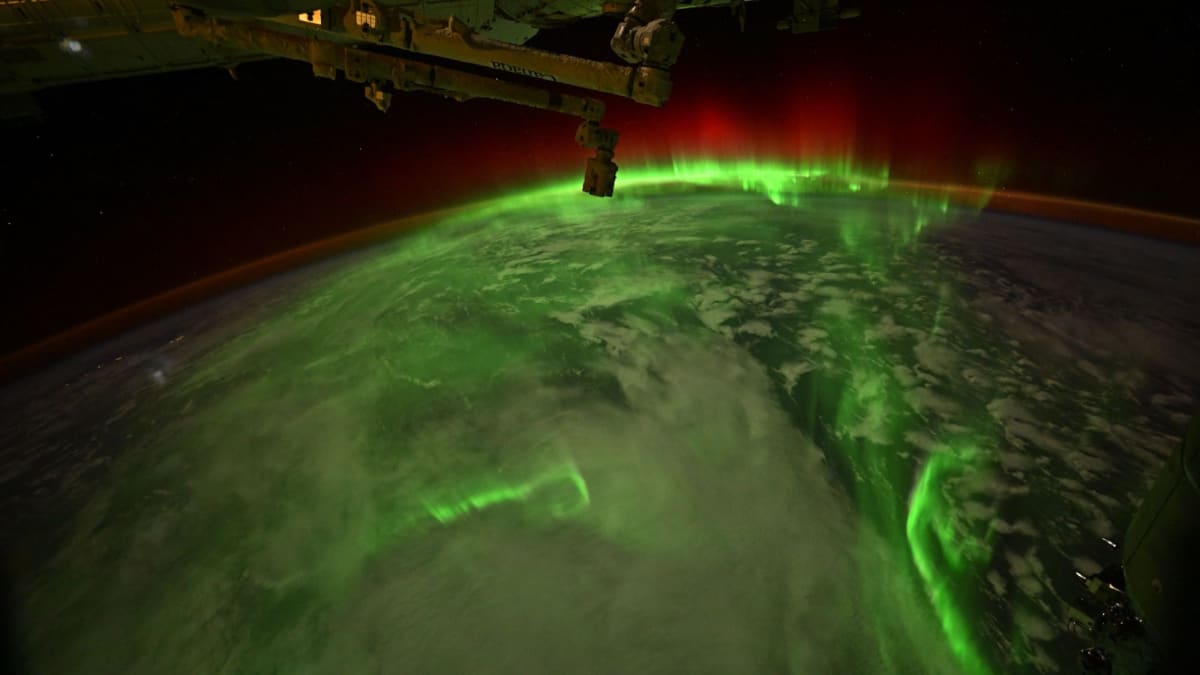 Astronaut Photos Auroras While Sheltering in SpaceX Dragon