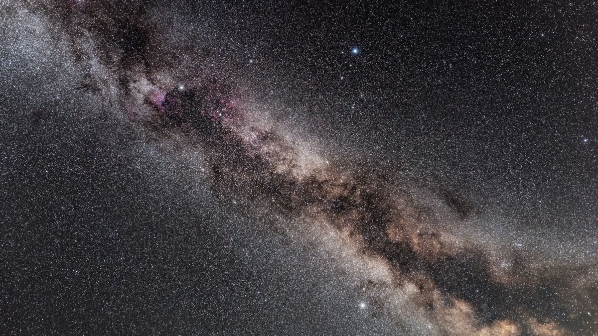 Three Stars Make Summer Skies Easy for Everyone - Image 2