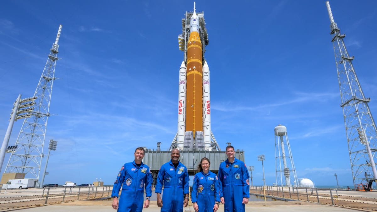 NASA Launches 4 Astronauts to Moon After 52-Year Gap - Image 4