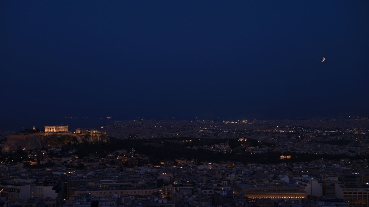 Almost Blood Moon' Wows Millions Across the Globe - Image 4