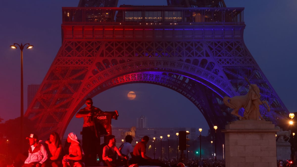 May's Rare Blue Moon Unites Stargazers Worldwide - Image 3