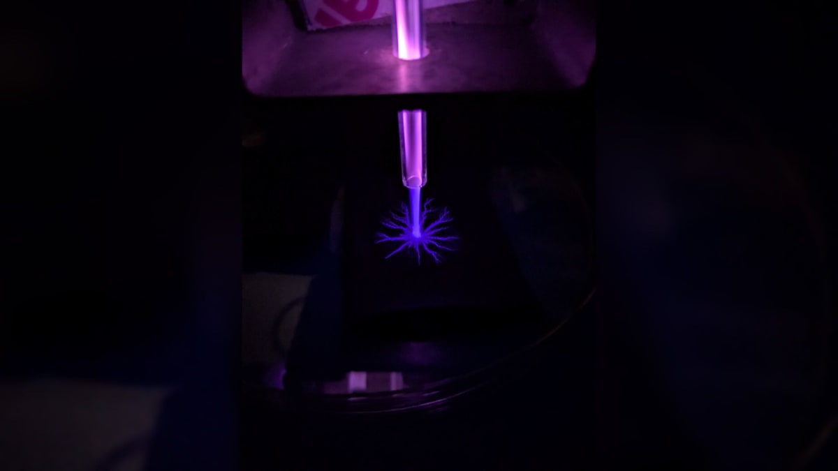 Plasma Jets Could Kill Germs on Moon and Mars Missions - Image 2