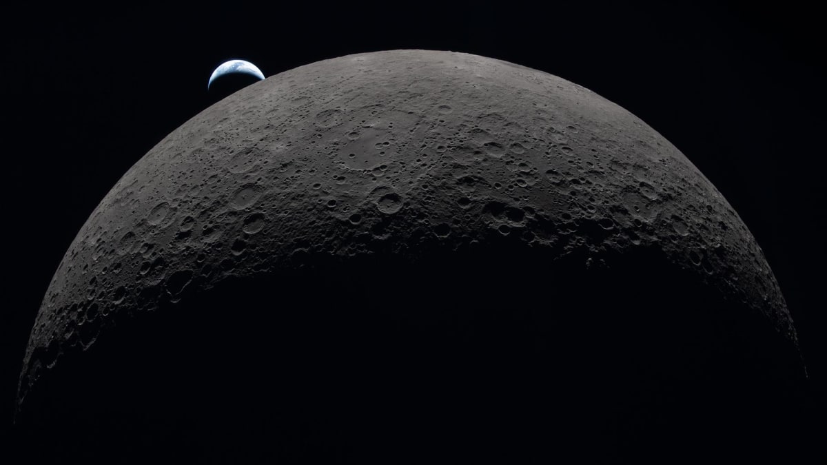 Artemis 2 Crew Captures Stunning Moon Flyby Photos - Image 3