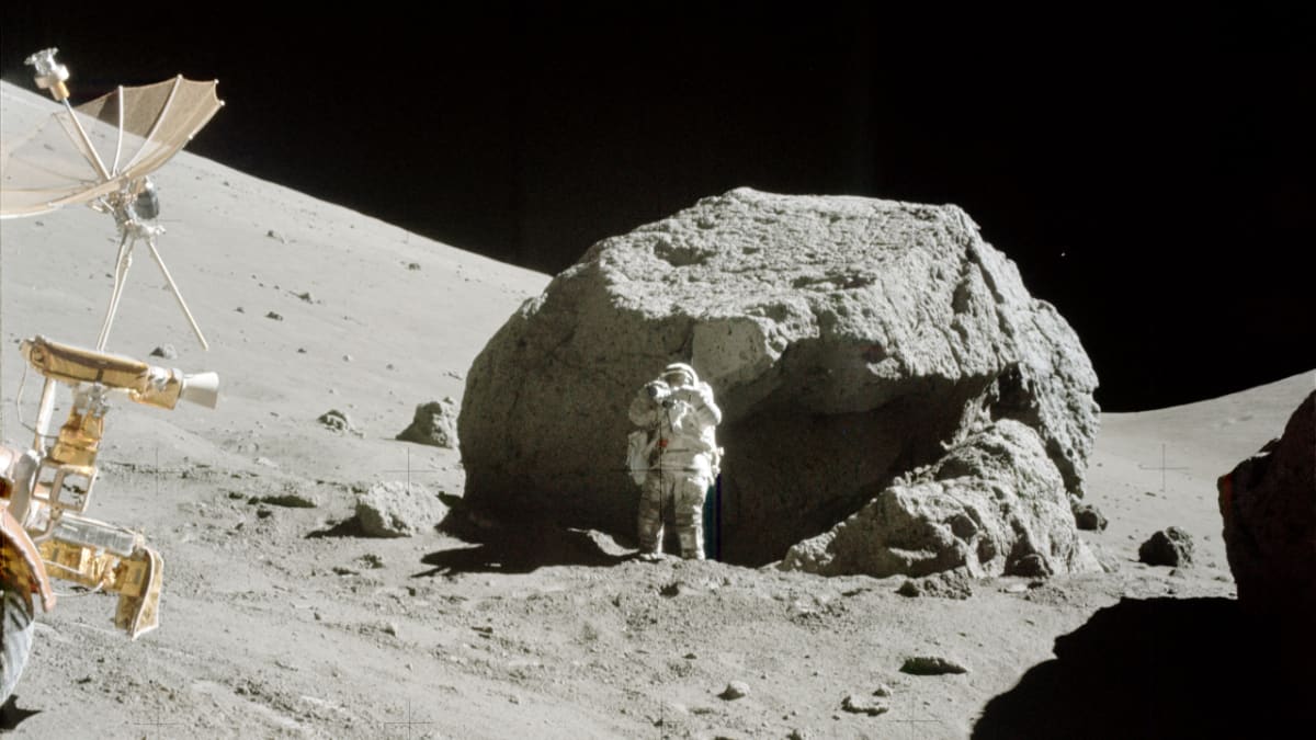 NASA Eyes 2028 Moon Landing Despite Spacesuit Setbacks - Image 3