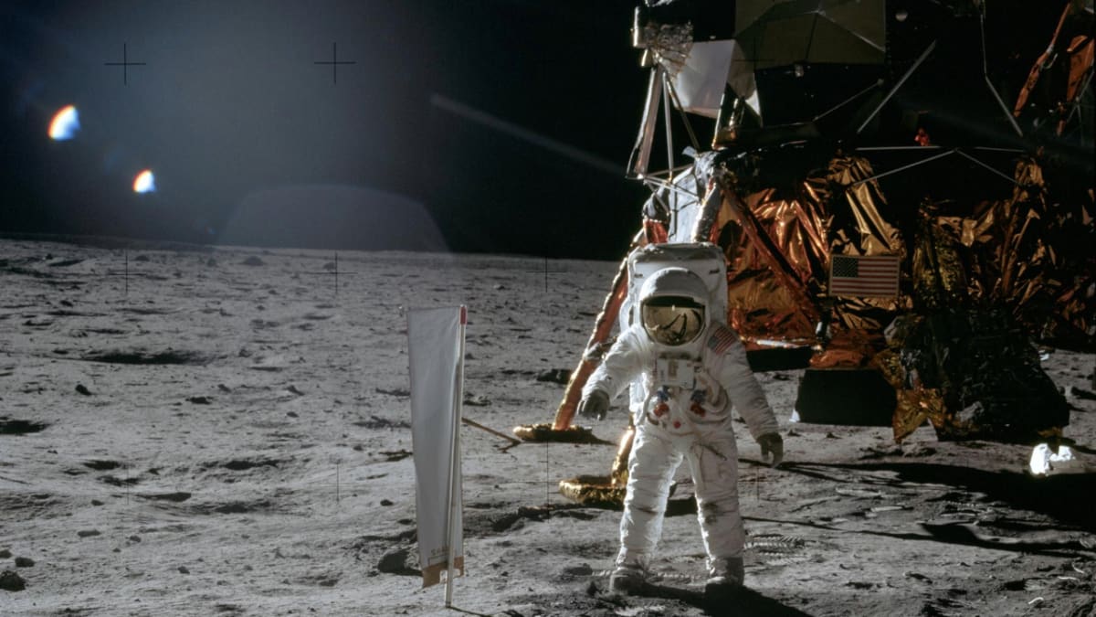 Humans Return to Moon After 53-Year Gap - Image 4