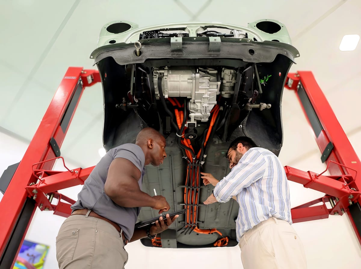 Oxford Firm Turns Classic Mini Into Daily-Drive EV - Image 5