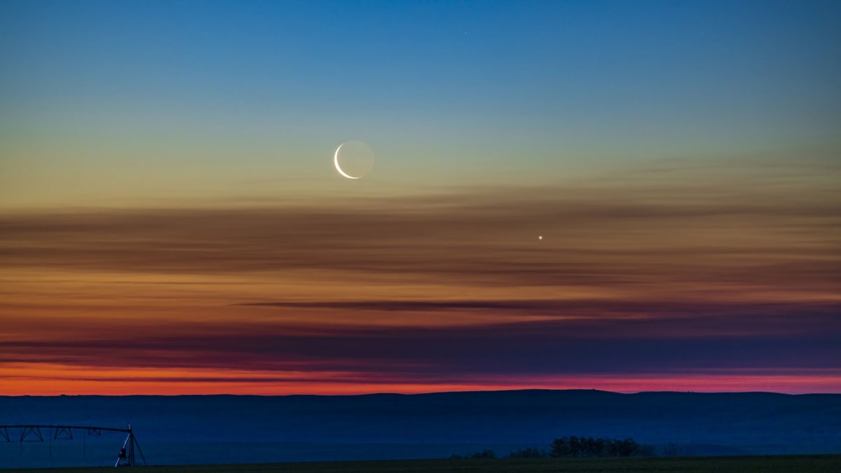 Moon and Venus Light Up May 18 Sky Together