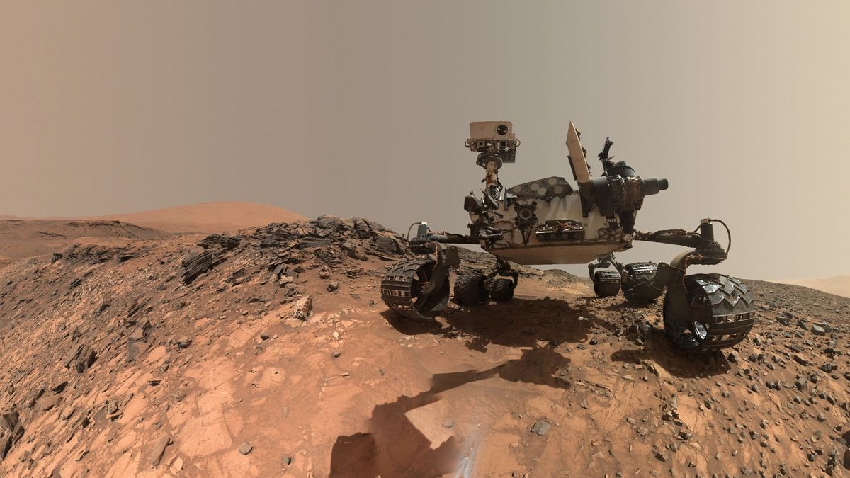 NASA Lands Car-Sized Curiosity Rover on Mars with Sky Crane - Image 3