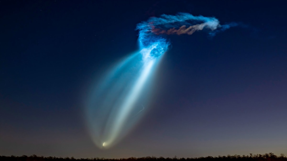 SpaceX Rocket Creates Stunning Jellyfish in Florida Sky - Image 3
