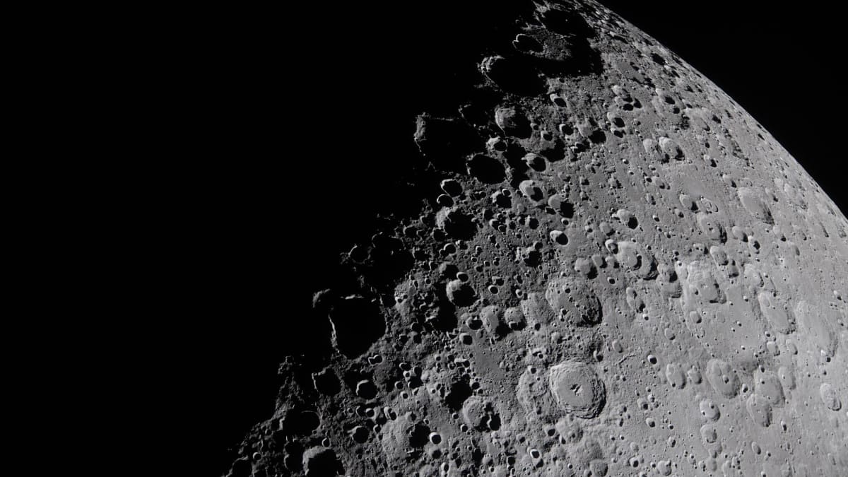 Artemis 2 Crew Captures Stunning Moon Flyby Photos - Image 5