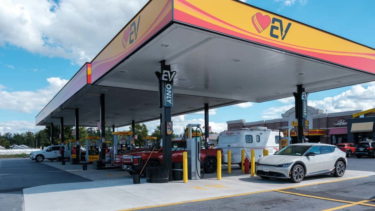 EVs Cut Oil Use by 2.3M Barrels Daily in 2025 - Image 2