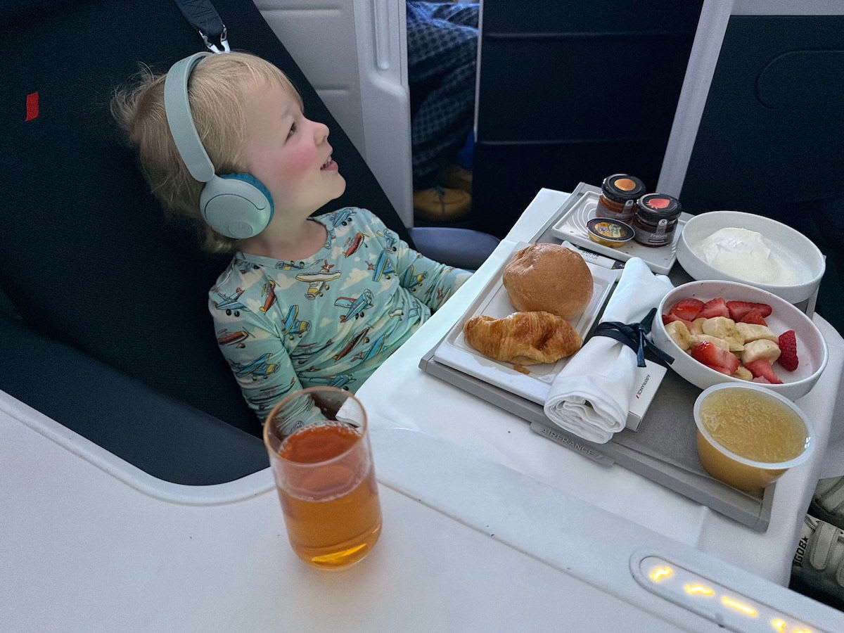 3-Year-Old's Perfect Long-Haul Flight Gives Parents Hope - Image 5