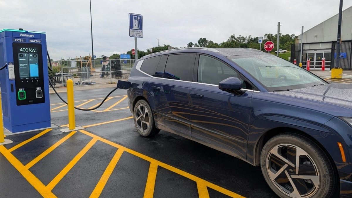 EV Charging Network Adds 84,000 Fast Chargers Across America