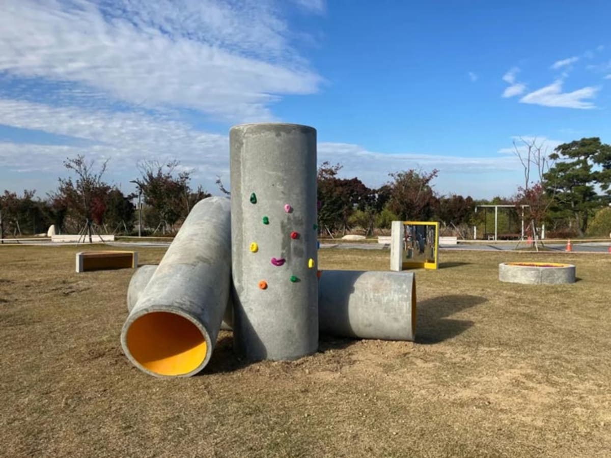 South Korea Playground Built from Recycled Concrete Pipes - Image 3