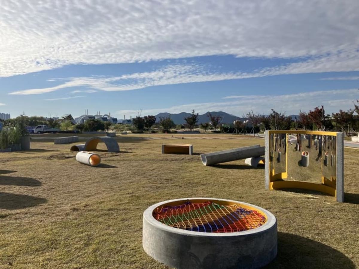 South Korea Playground Built from Recycled Concrete Pipes - Image 5