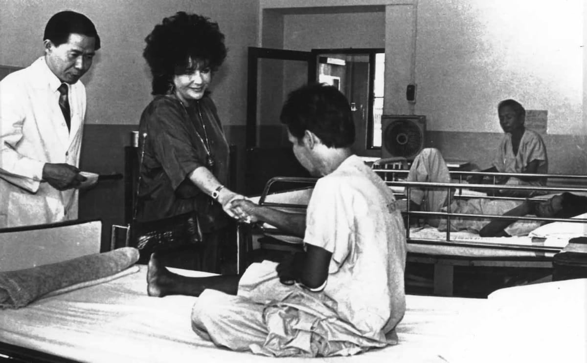 Taylor Swift Donates Music Video Proceeds to AIDS Foundation - Image 2