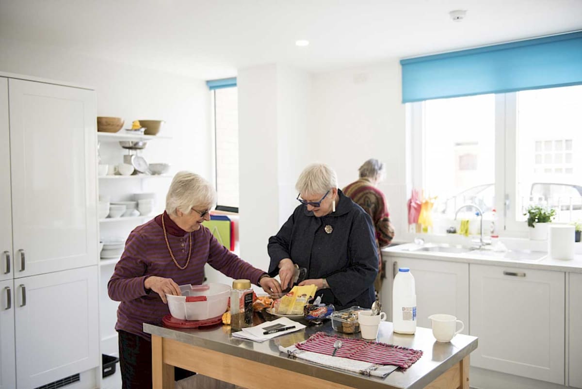 26 Women Turn London Convent Into All-Female Co-Housing - Image 3