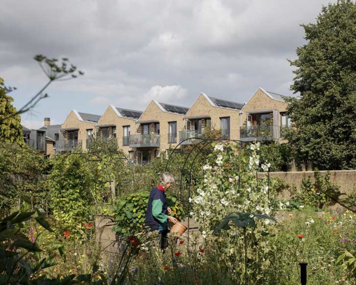 26 Women Turn London Convent Into All-Female Co-Housing - Image 5
