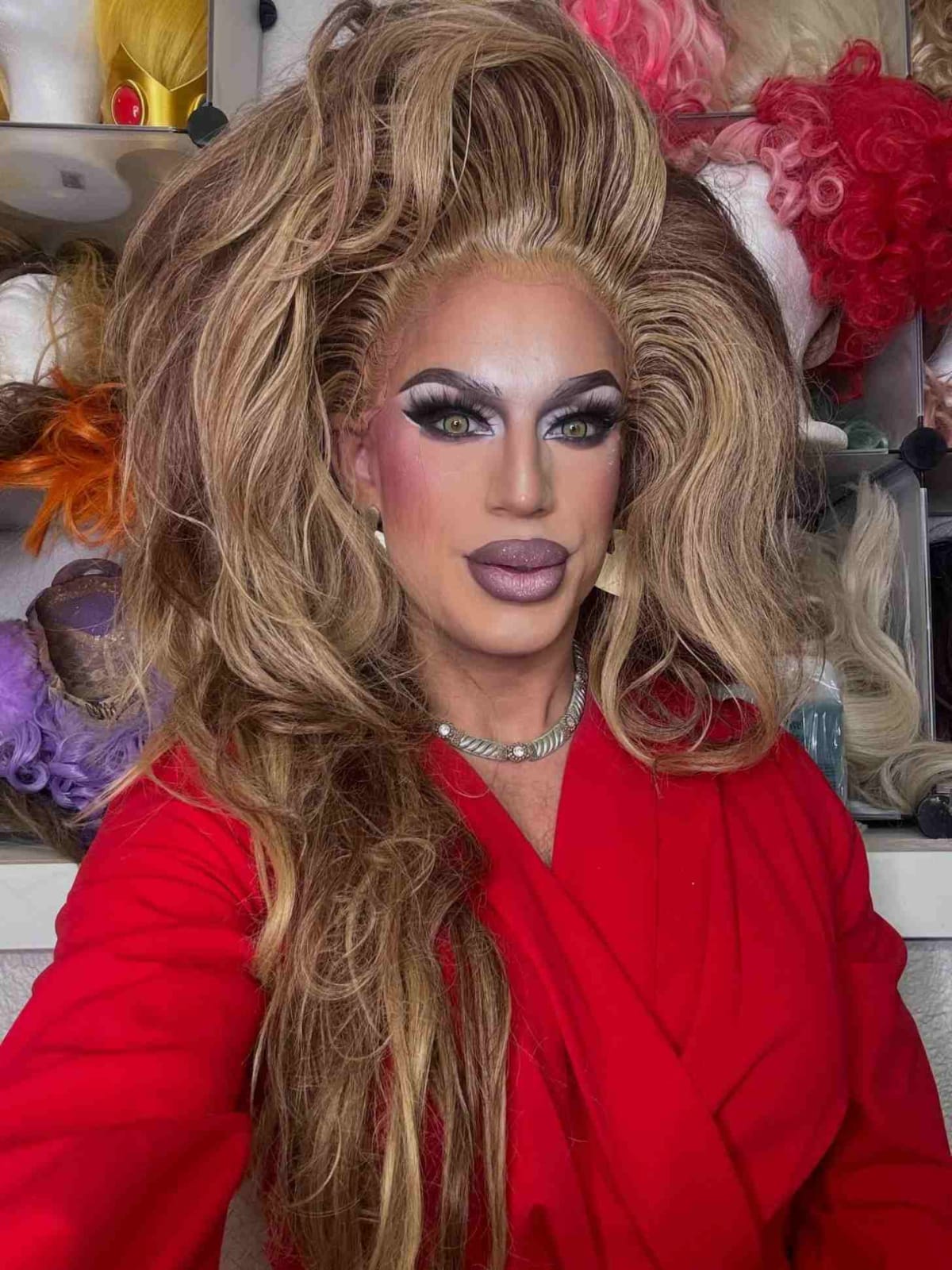 Denver Drag Queen Pays Strangers $1 to Ask Her Anything - Image 2