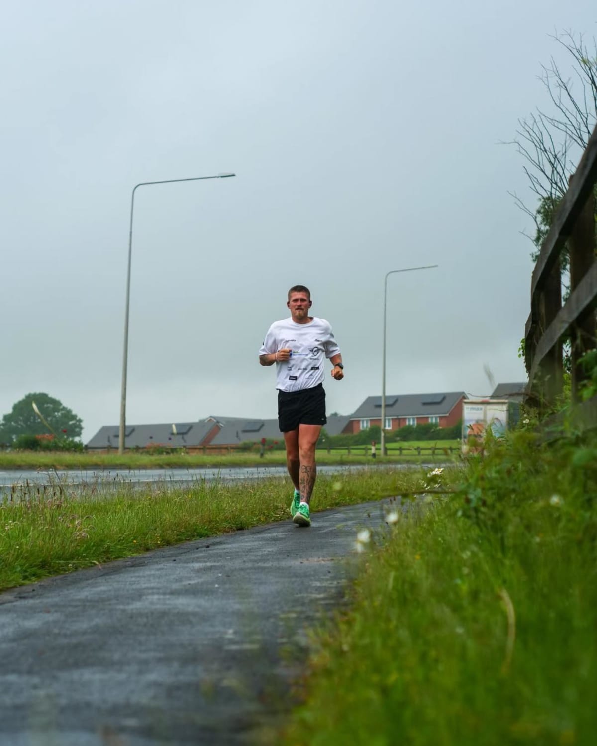 Harry Styles Donates £2K to Runner Honoring Late Parents - Image 2