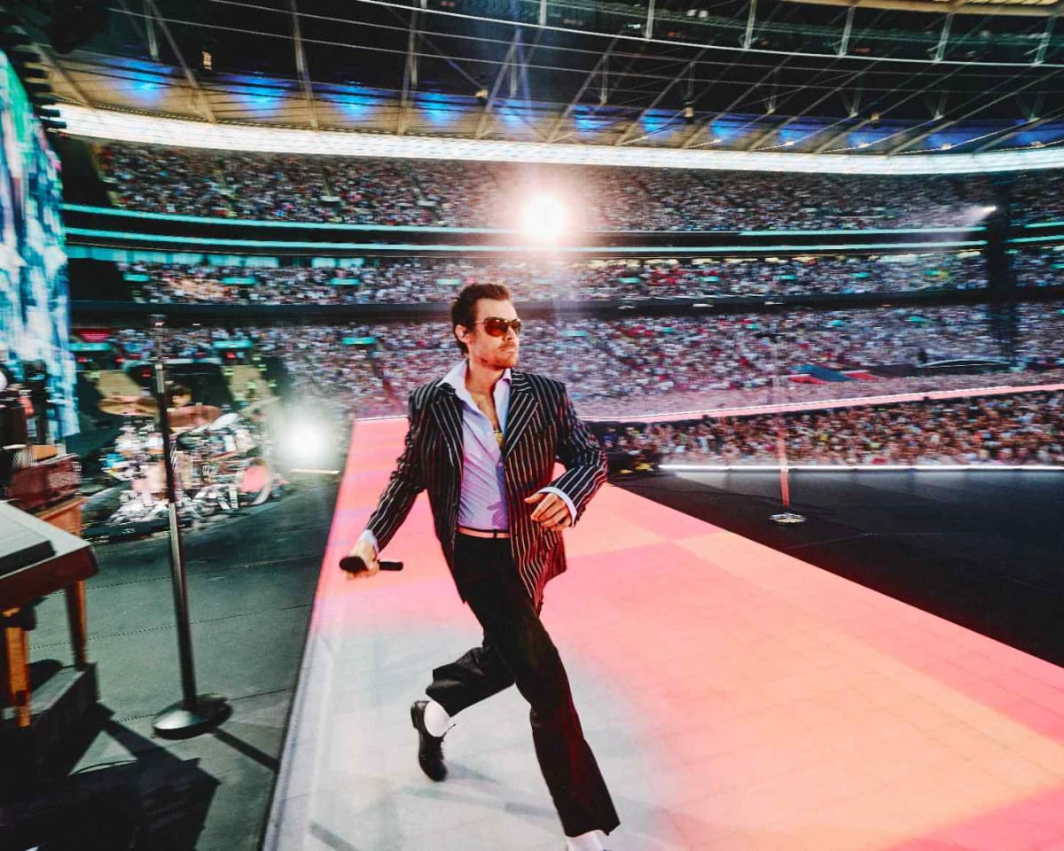 Harry Styles Donates £2K to Runner Honoring Late Parents - Image 3