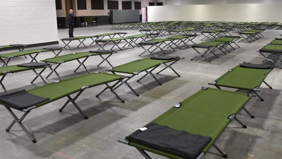 Aurora Mayor Sleeps in Homeless Shelter Every Friday Night - Image 4