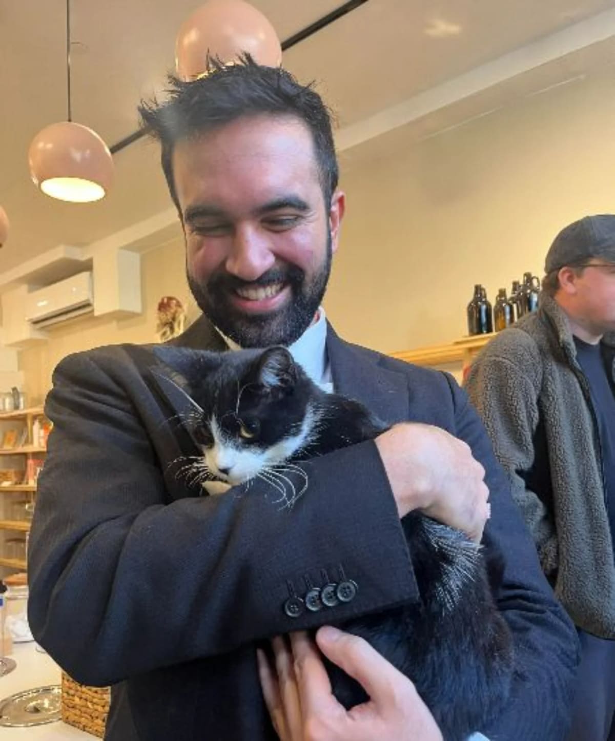 NYC Opens First City-Funded Pet Food Pantry for Low Income - Image 3