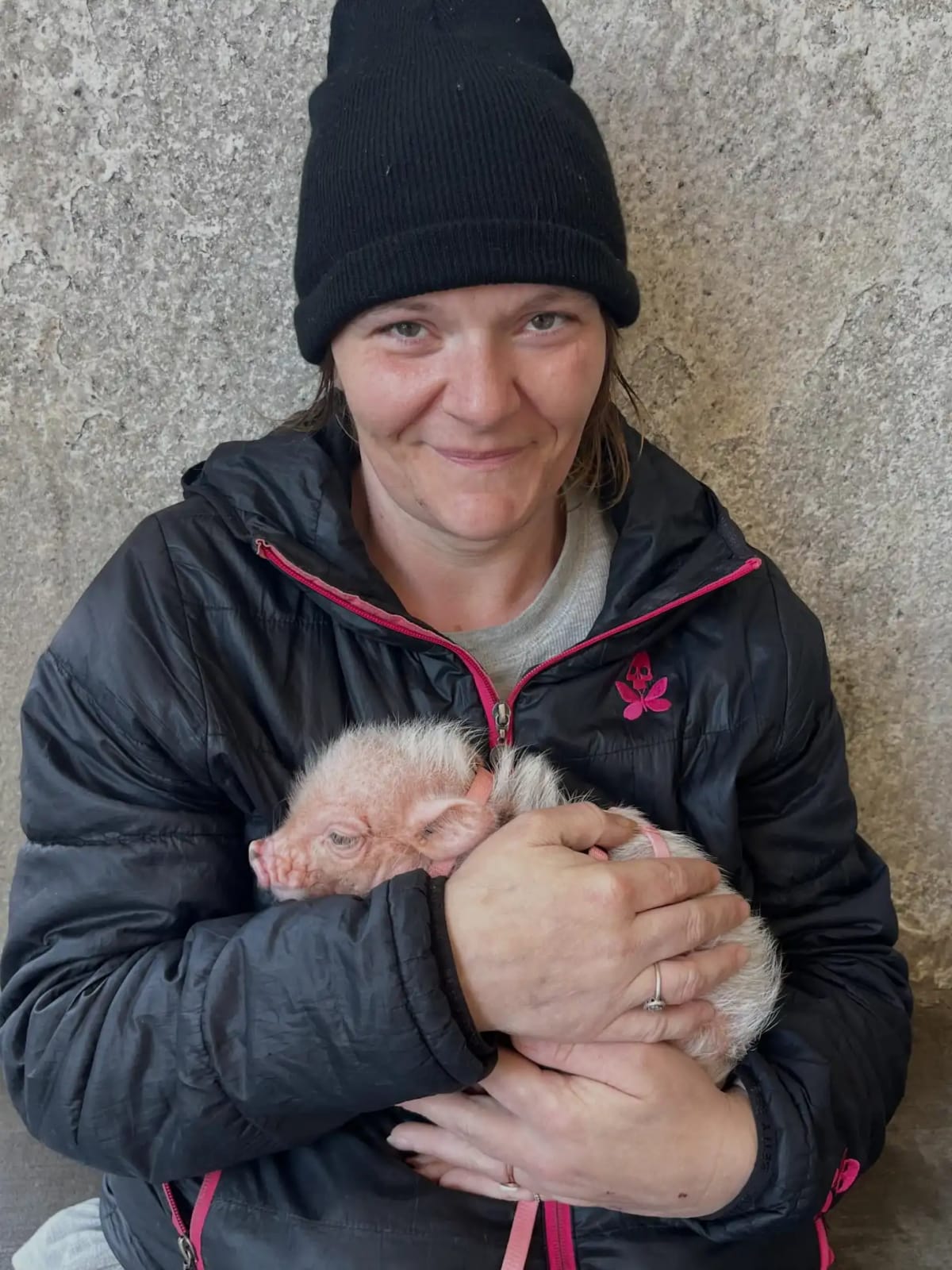 This 5-Pound Pig Helps DC's Homeless Find Hope - Image 4