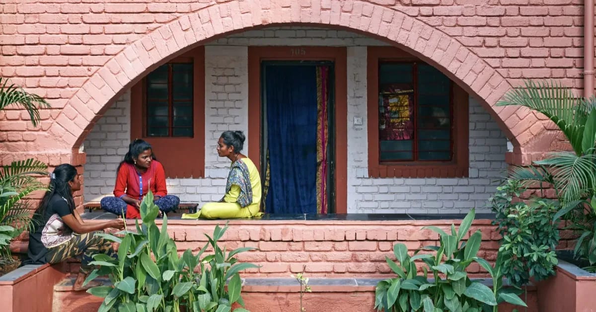 Indian Families Turn Slums Into Dream Homes for $1,000