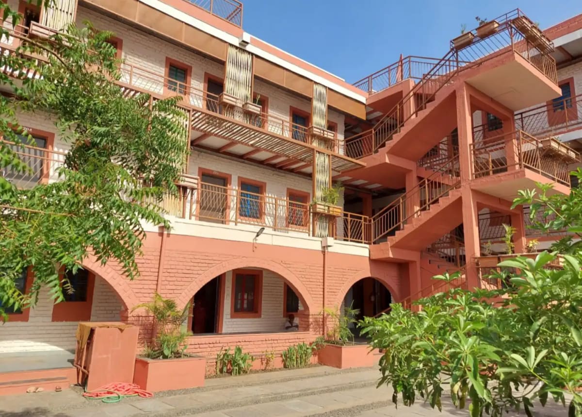 Indian Families Turn Slums Into Dream Homes for $1,000 - Image 2