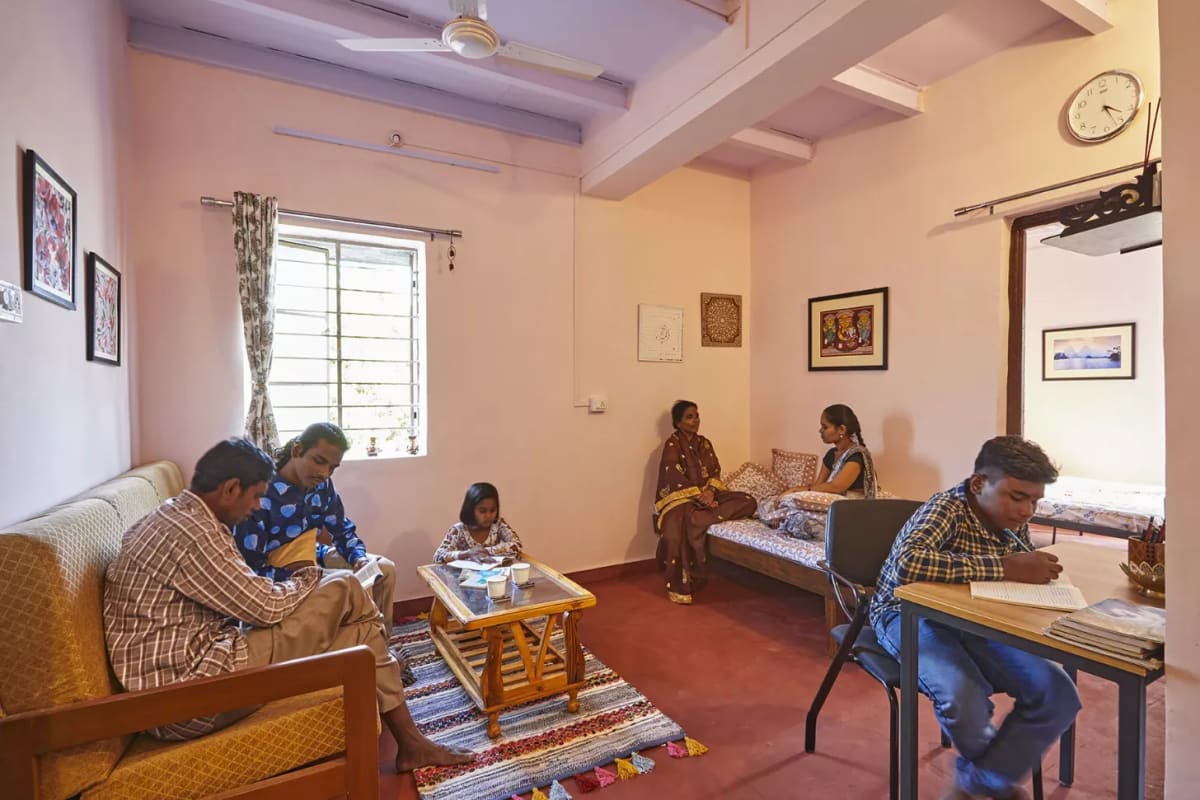 Indian Families Turn Slums Into Dream Homes for $1,000 - Image 3