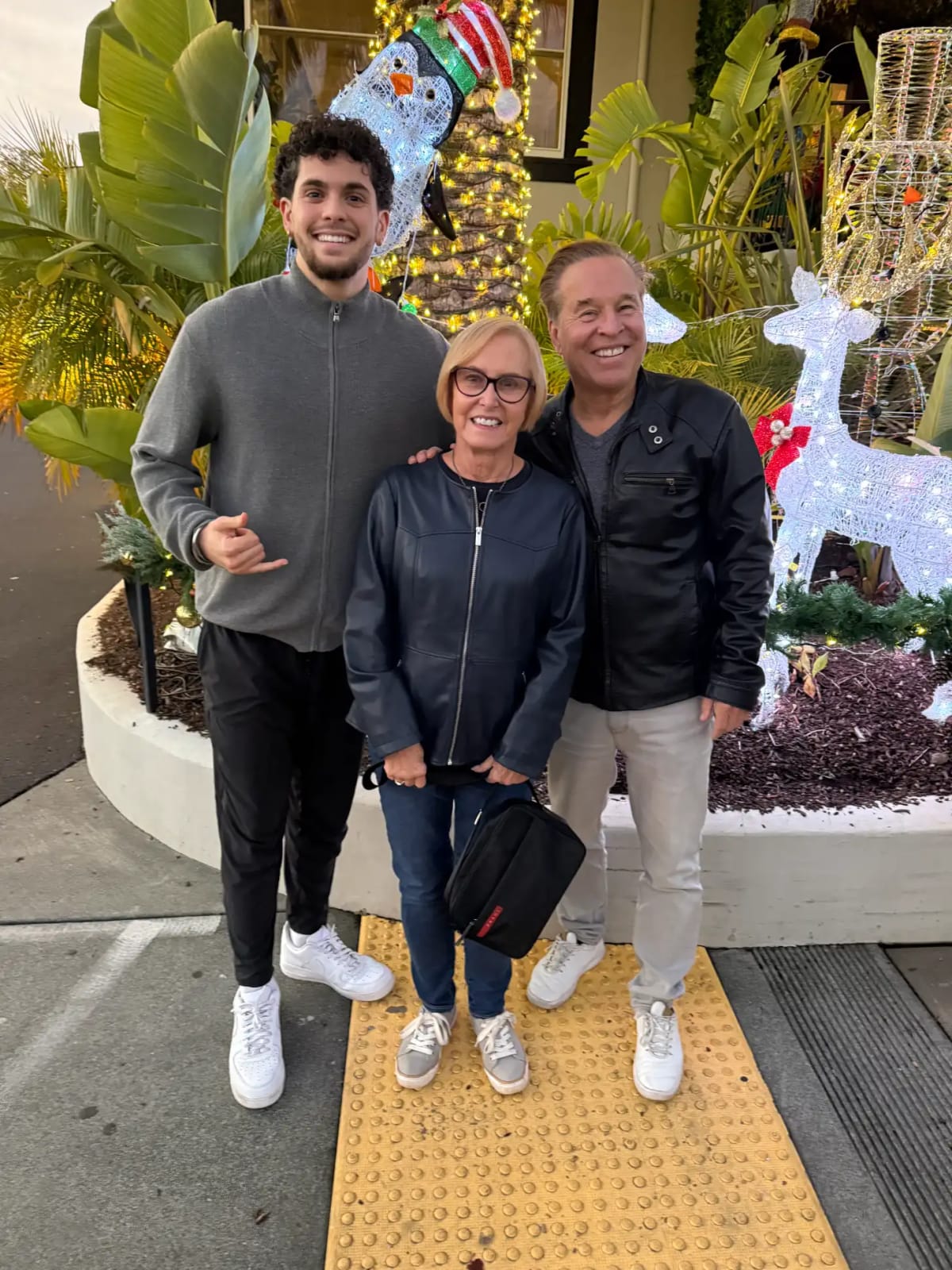 Bay Area Startup Pairs Students With Seniors Needing Help - Image 4